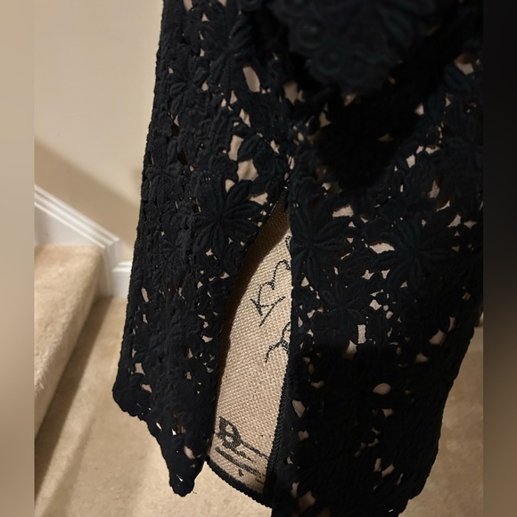 Elegant Talbots Black Lace Women's Top - Picture 4 of 6